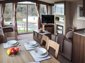 Dining - 2 bedroom accommodation in Pendine (Pendine)