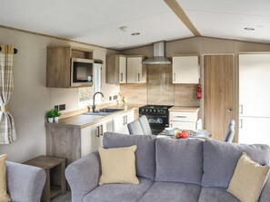 Interior - Cedar Outlook 1 - UKC8211 (Pendine)