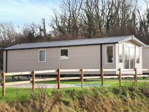 Exterior - Cedar Outlook 1 - UKC8211 (Pendine)