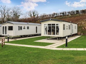 Exterior - 2 bedroom accommodation in Pendine (Pendine)