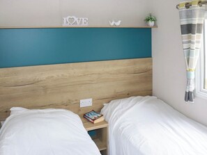 Free WiFi - 2 bedroom accommodation in Pendine (Pendine)