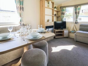 Dining - Tenby 4 The Saltern Holiday Park - UKC8207 (Tenby)