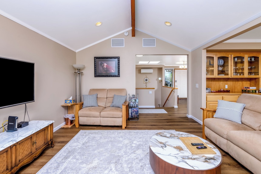 Scenic Stay With Game Room Near Olympic National Park & Downtown Port Angeles - Port Angeles, WA