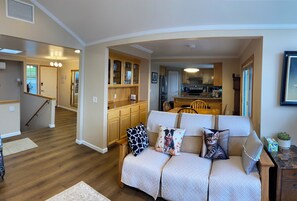 Una Smart TV, videojuegos, un futbolín, libros