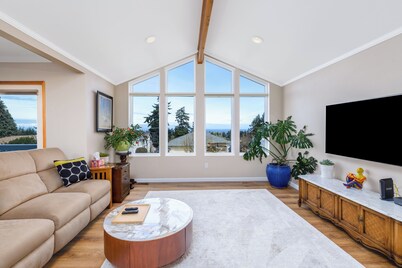 Scenic Stay with Game Room Near Olympic National Park & Downtown Port Angeles
