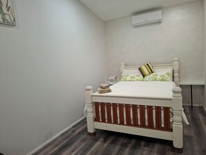 2 bedrooms, iron/ironing board, free WiFi, bed sheets - A Little Bit of Country.
Between the City and the Beaches of Yeppoon & Emu Park (Coorooman)