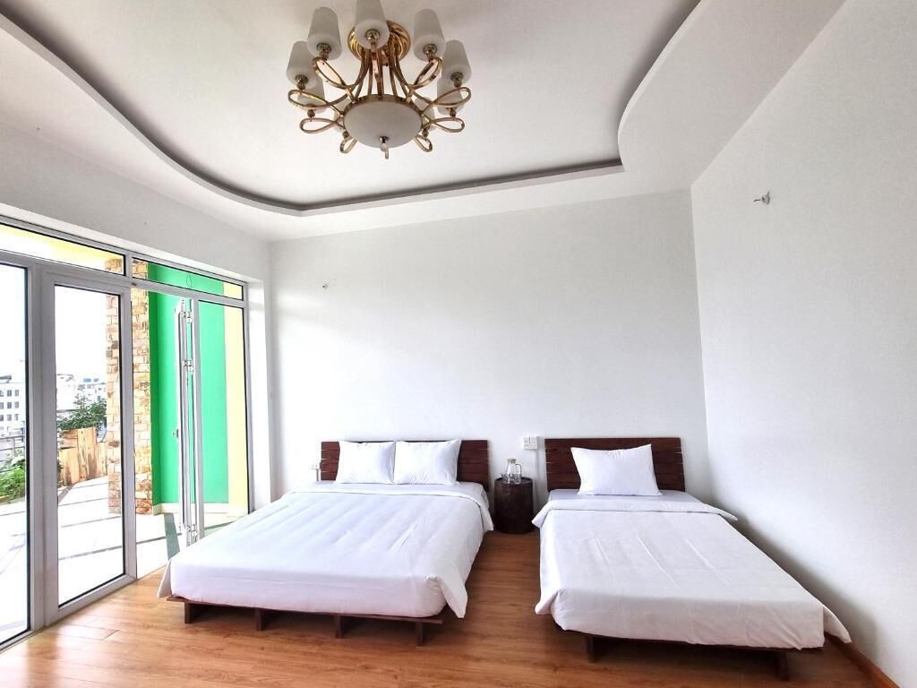 Desk, laptop workspace, free WiFi