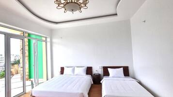 Een bureau, een laptopwerkplek, gratis wifi