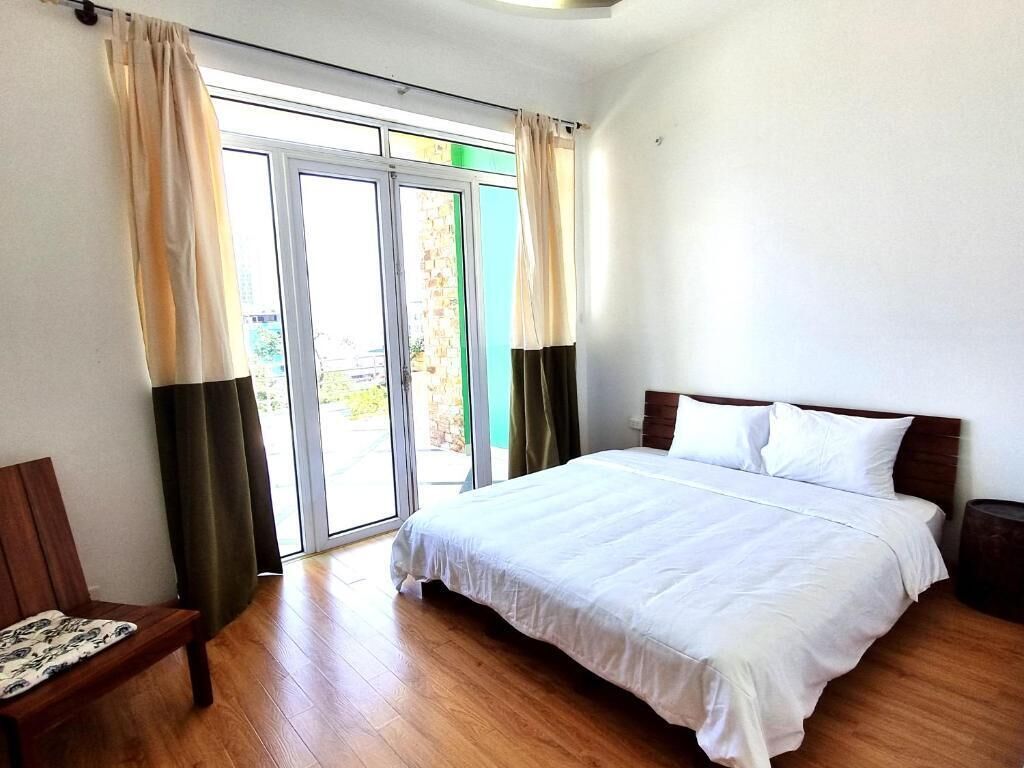 Desk, laptop workspace, free WiFi