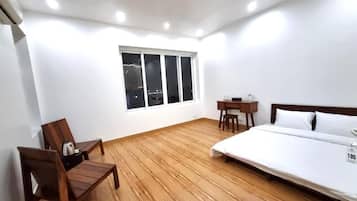 Bureau, espace de travail pour ordinateur portable, Wi-Fi gratuit