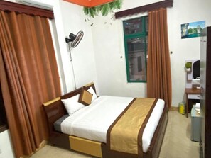 Economy Double Room, City View - Alex Halong Hotel & Hostel (Phuong Bai Chay)