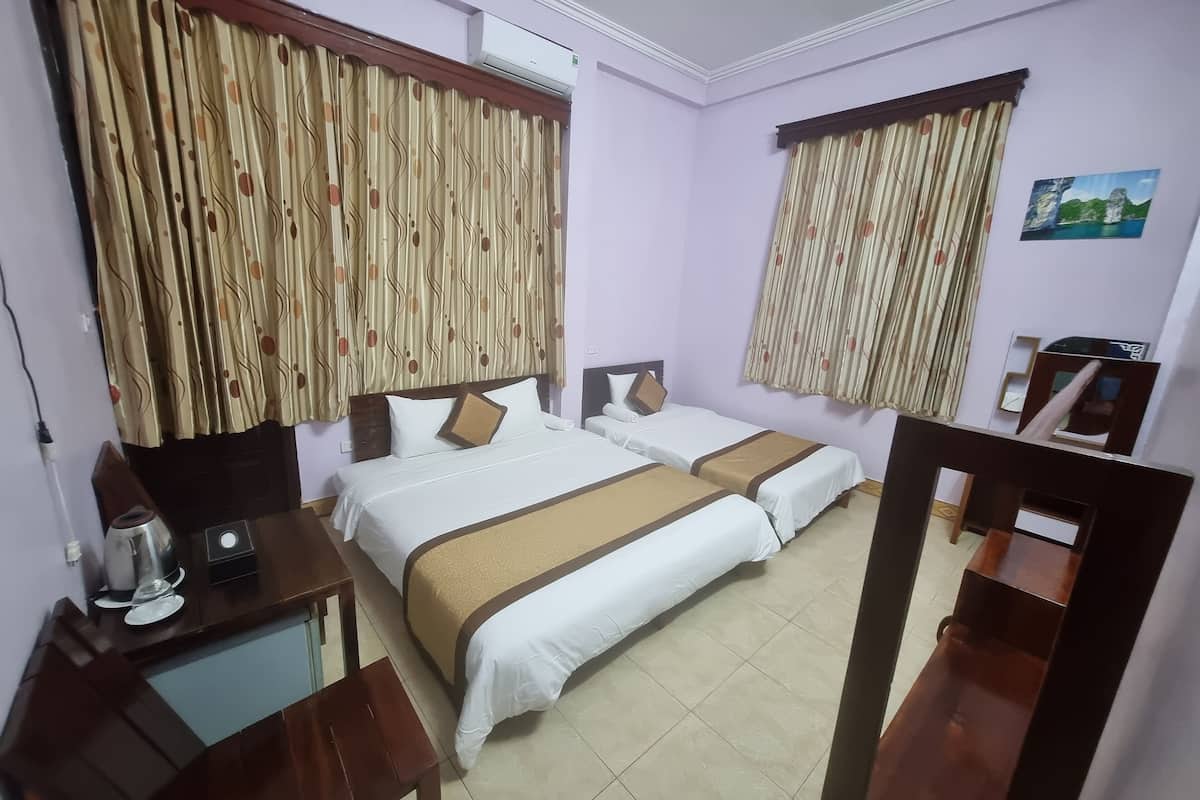 Quadrupla Deluxe, vista città | Una scrivania, postazione laptop, Wi-Fi gratuito