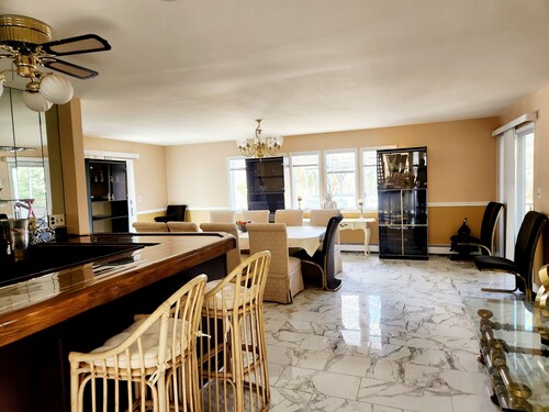 Spacious 5-bedroom house with AC in amazing Bay Shore