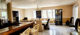 Spacious 5-bedroom house with AC in amazing Bay Shore