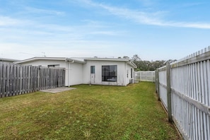 Exterior - Scandi Calm - Sleek 1BD Duplex near Everything (Pimpama)