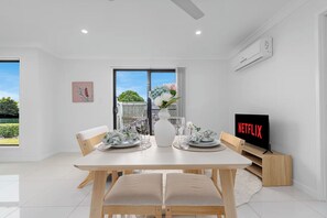 Dining - Scandi Calm - Sleek 1BD Duplex near Everything (Pimpama)