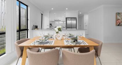 Scandi Calm - Sleek 1BD Duplex near Everything