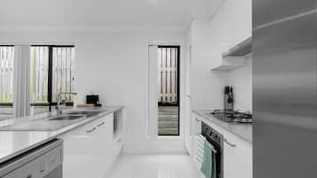 Oven, stovetop, dishwasher