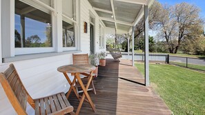 Outdoor dining - The Gums, Beechworth (Beechworth)