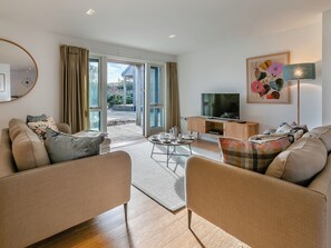 TV, fireplace - 3 bedroom accommodation in Carbis Bay, near St Ives (Carbis Bay, near St Ives)
