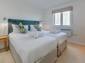 3 bedrooms, free WiFi - 3 bedroom accommodation in Carbis Bay, near St Ives (Carbis Bay, near St Ives)