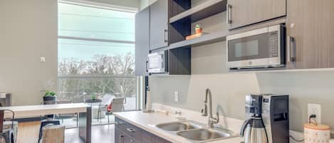 Fridge, microwave, stovetop, dishwasher