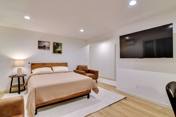 1 bedroom, desk, iron/ironing board, internet