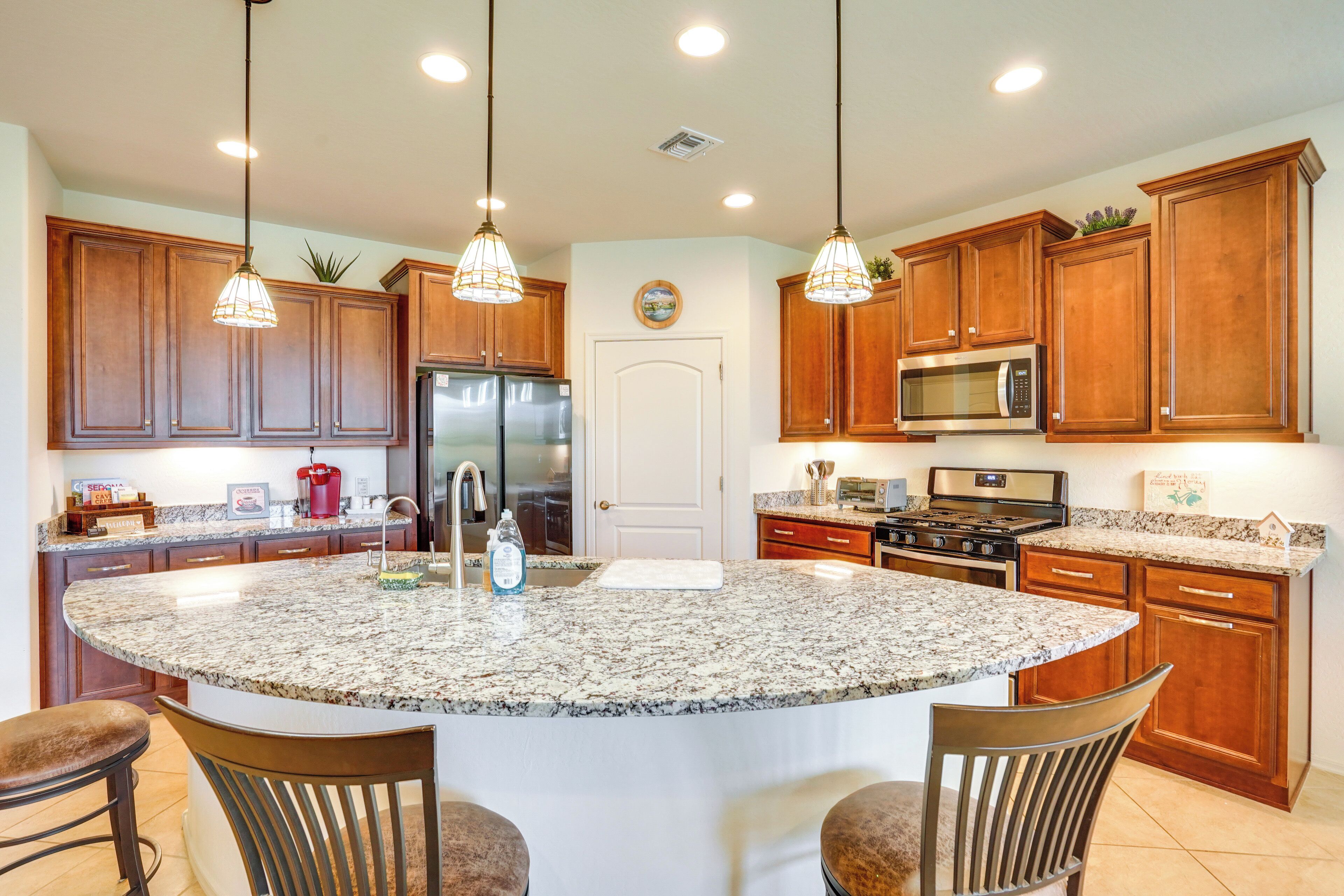 Fridge, microwave, stovetop, dishwasher