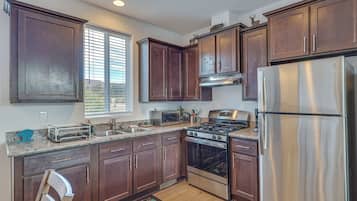 Fridge, microwave, stovetop, coffee/tea maker