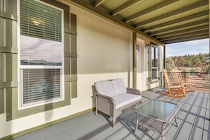 Terrace/patio - Mountain Views & Ponderosa Pines! Arizona Escape (Nutrioso)