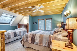 3 bedrooms, iron/ironing board, Internet, bed sheets - Private Peninsula! Laurel Lake Retreat w/ 3 Piers (Three Lakes)