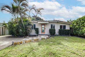 Exterior - 5 Mi to Las Olas Beach! Bright Home w/ Fenced Yard (Fort Lauderdale)