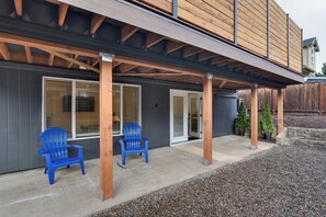 Exterior - Healthcare Workers' Home Base! Portland Apt (Portland)