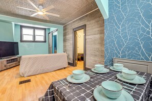 1 bedroom, desk, iron/ironing board, Internet - Heart of Social District! South Cadillac Unit (Cadillac)