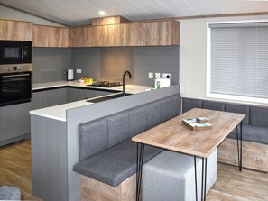 Dining - 2 bedroom accommodation in Lyme Regis (Lyme Regis)