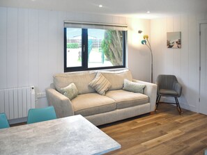 TV - 2 bedroom accommodation in Lyme Regis (Lyme Regis)