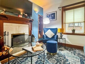 TV, fireplace - 2 bedroom accommodation in Muthill (Muthill)