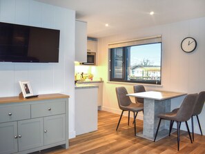 Dining - 2 bedroom accommodation in Lyme Regis (Lyme Regis)