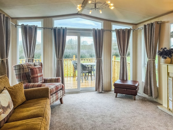 Living area - 2 bedroom accommodation in Hartshorne (Hartshorne)