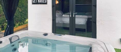 Bain à remous extérieur