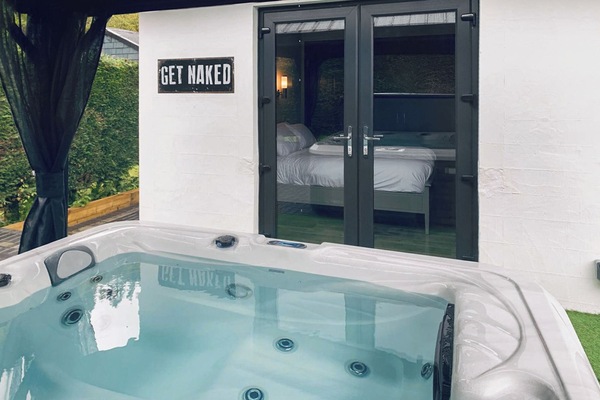 Hot tub | West Lodge Estate Gate House, Crieff