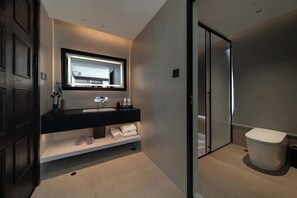 Standard-Zweibettzimmer, Stadtblick | Badezimmer