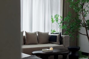 Signature Double Room, Park View | Living area - Chengdu Yunduo Bieyuan Hotel (Chengdu)