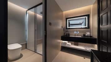 Standard Twin Room, City View | Bathroom | Free toiletries, hair dryer, slippers, towels