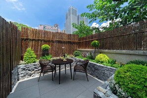 Classic Twin Room, Garden View | Teres/patio