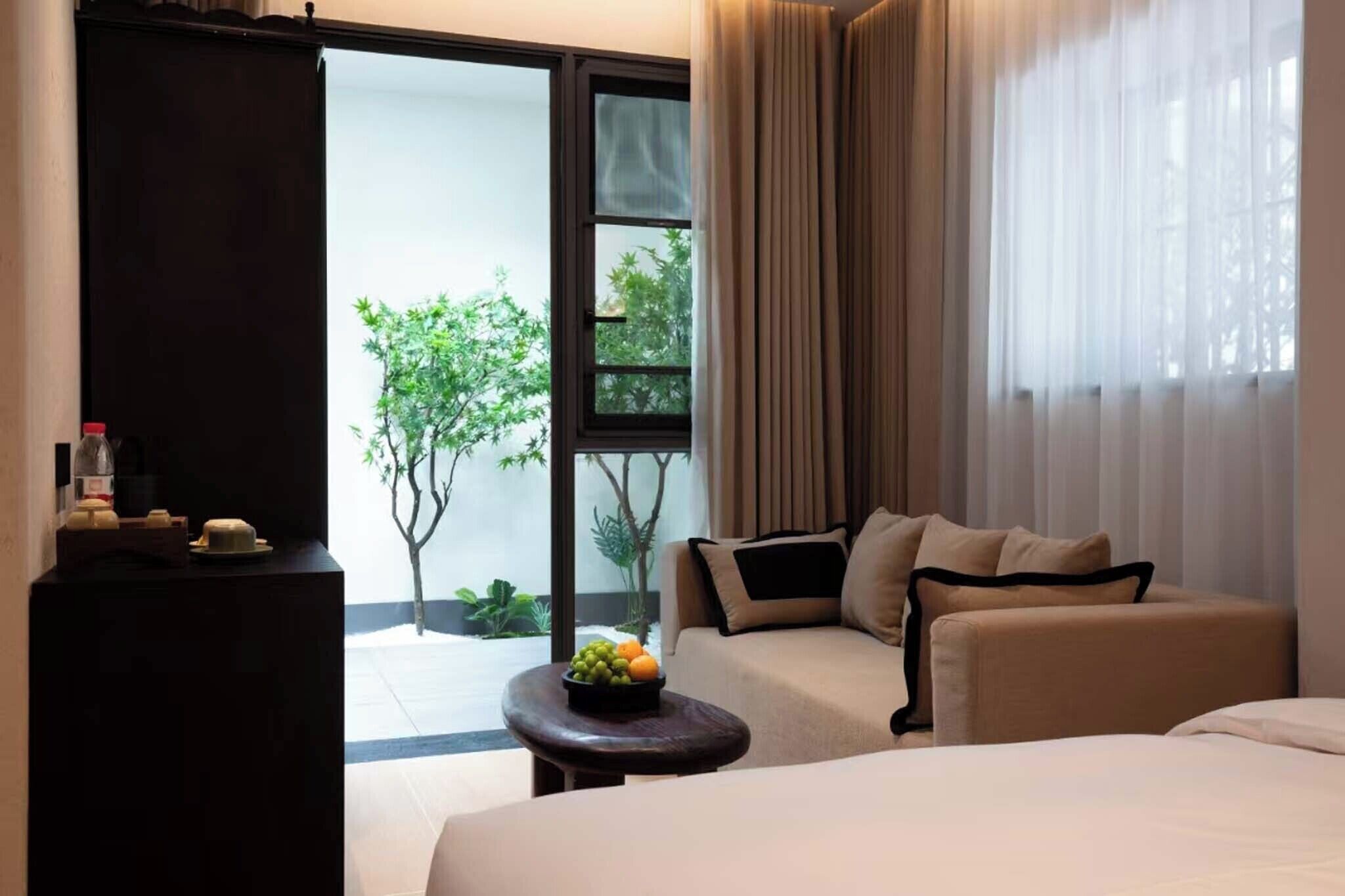 Family Twin Room, City View | Living area