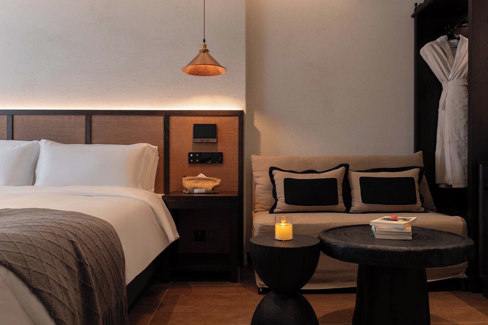 Superior tweepersoonskamer, uitzicht op stad | Donzen dekbedden, een minibar, verduisterende gordijnen