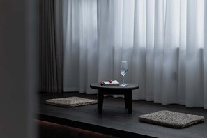 Luxury Twin Room, City View | Down duvets, minibar, blackout curtains, soundproofing - Chengdu Yunduo Bieyuan Hotel (Chengdu)