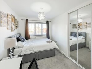 4 bedrooms, free WiFi