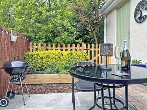 Outdoor dining - 1 bedroom accommodation in Baildon (Baildon)